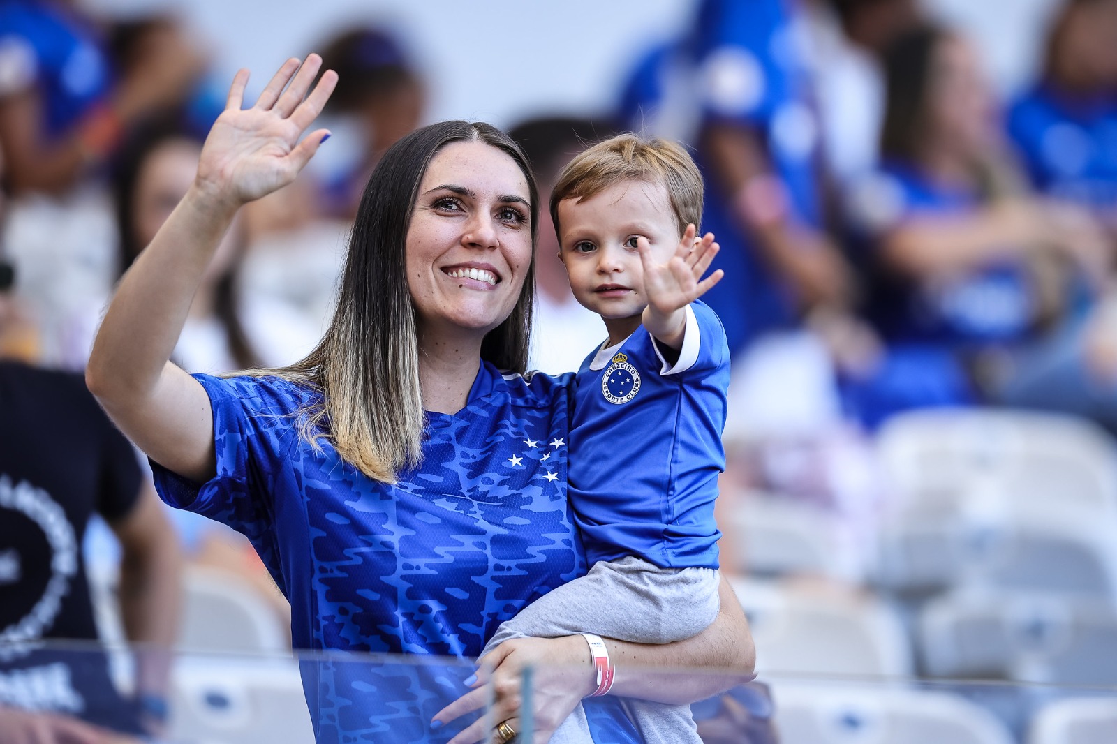 Cruzeiro e CIMED se unem e setor roxo terá entrada gratuita para mulheres e crianças na partida contra o Palmeiras