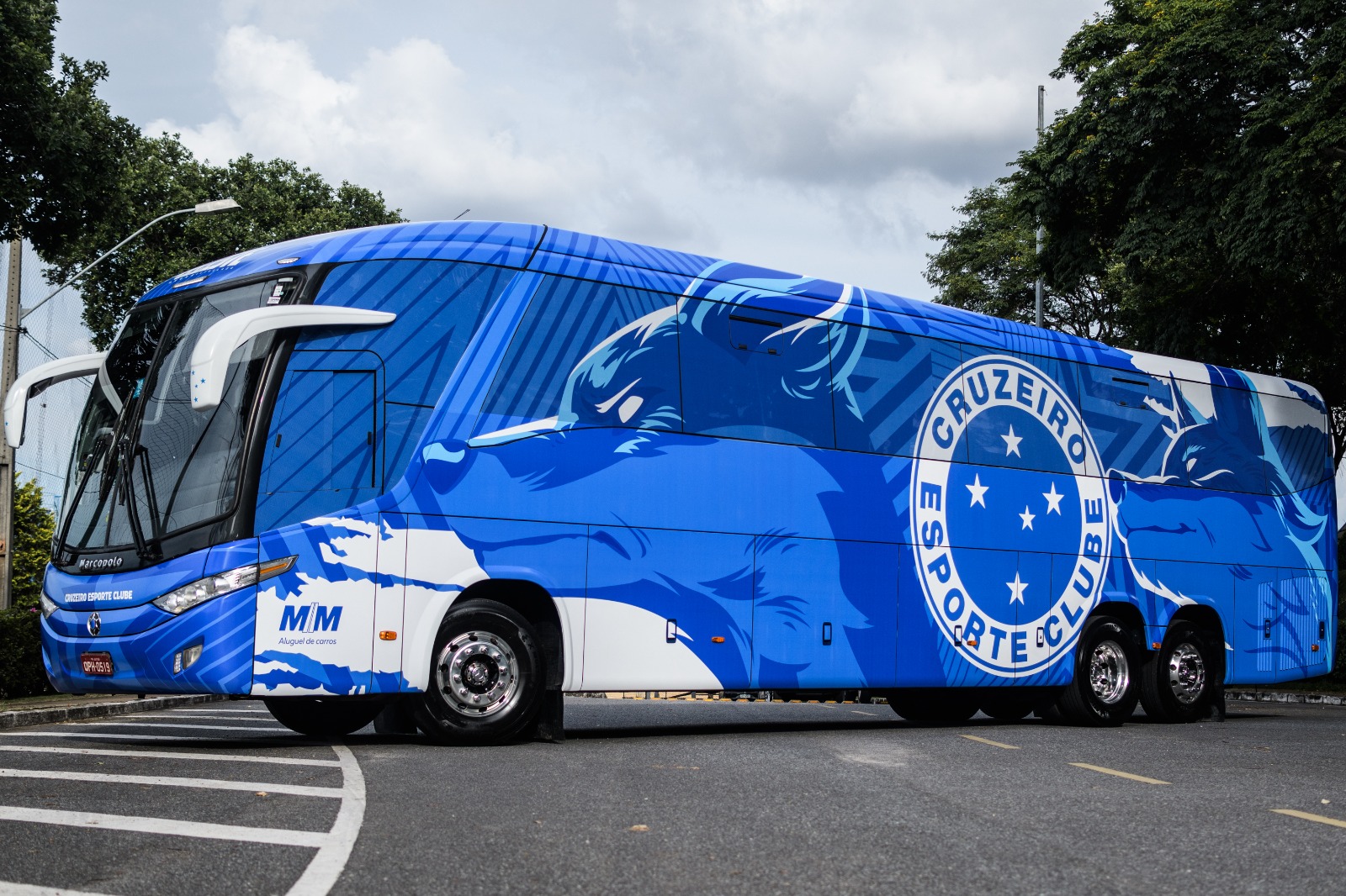 BUSÃO NOVO! Com layout criado pela Nação Azul, novo ônibus do Cruzeiro está pronto para a sequência da temporada!