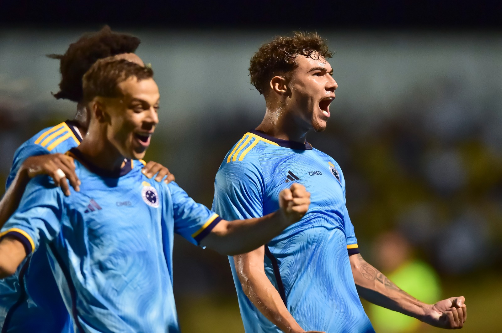 Em jogo de muita emoção, Cruzeiro bate a Portuguesa e avança para as oitavas da Copinha