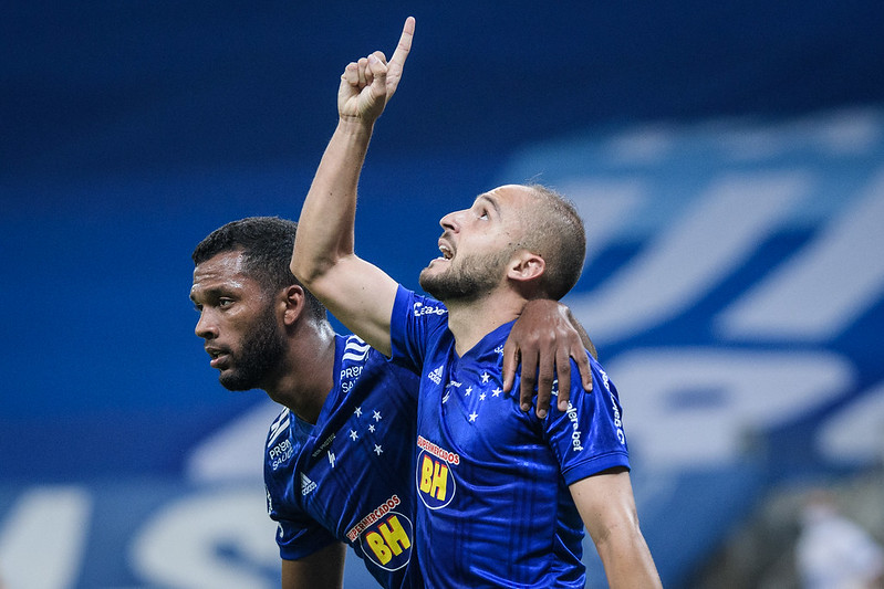 Cruzeiro vence o Vitória por 1 x 0, no Mineirão, com gol de Régis