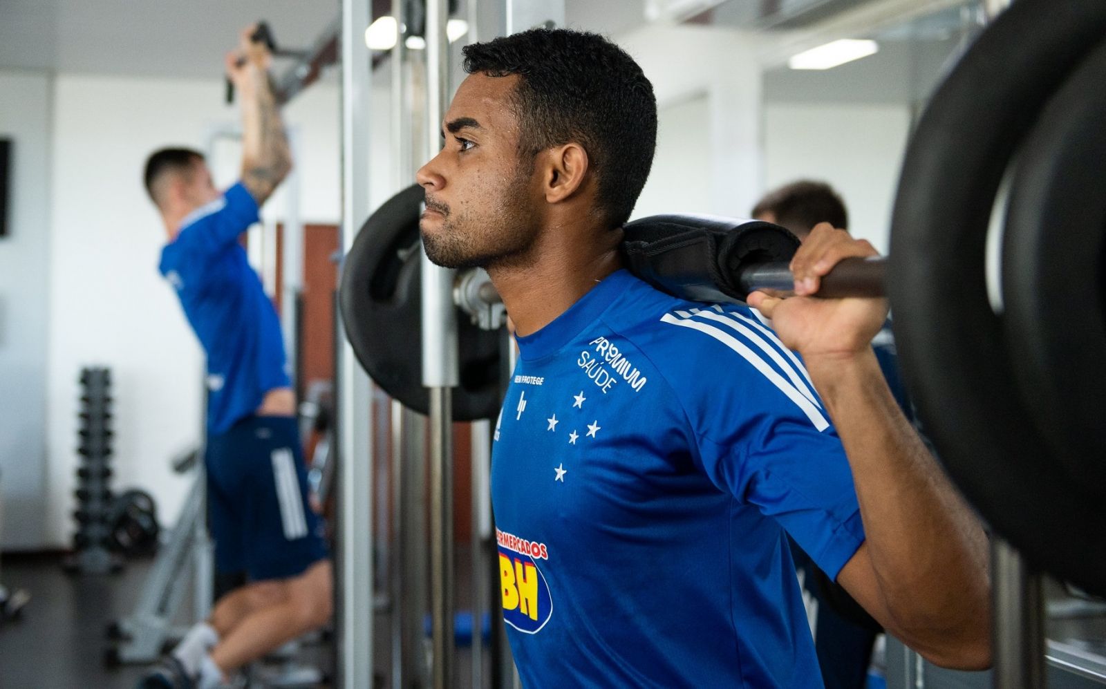 Jogadores treinam em hotel antes de retorno a BH; Manoel celebra reestreia pelo Cruzeiro