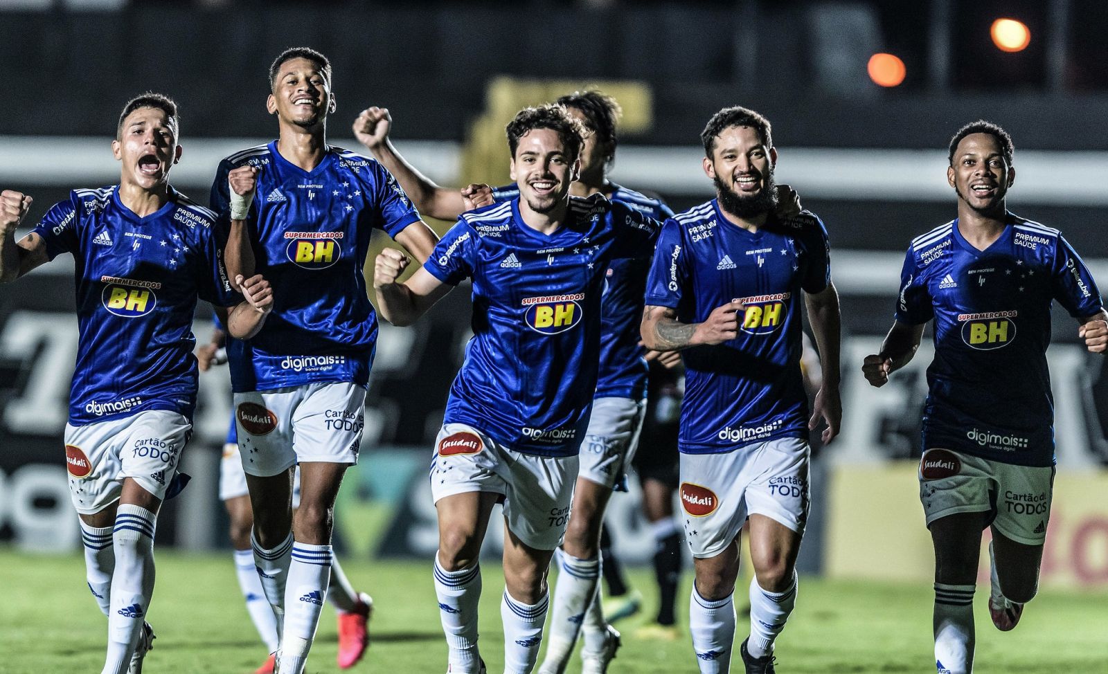 Cruzeiro vence o Operário em Ponta Grossa-PR na reestreia de Felipão