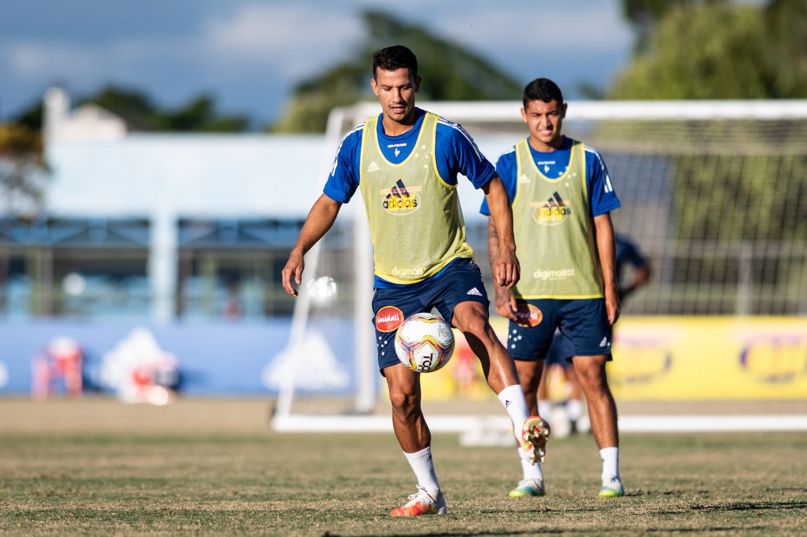 Com presença de Henrique em treino coletivo, Cruzeiro encerra preparação para jogo contra o Patrocinense 