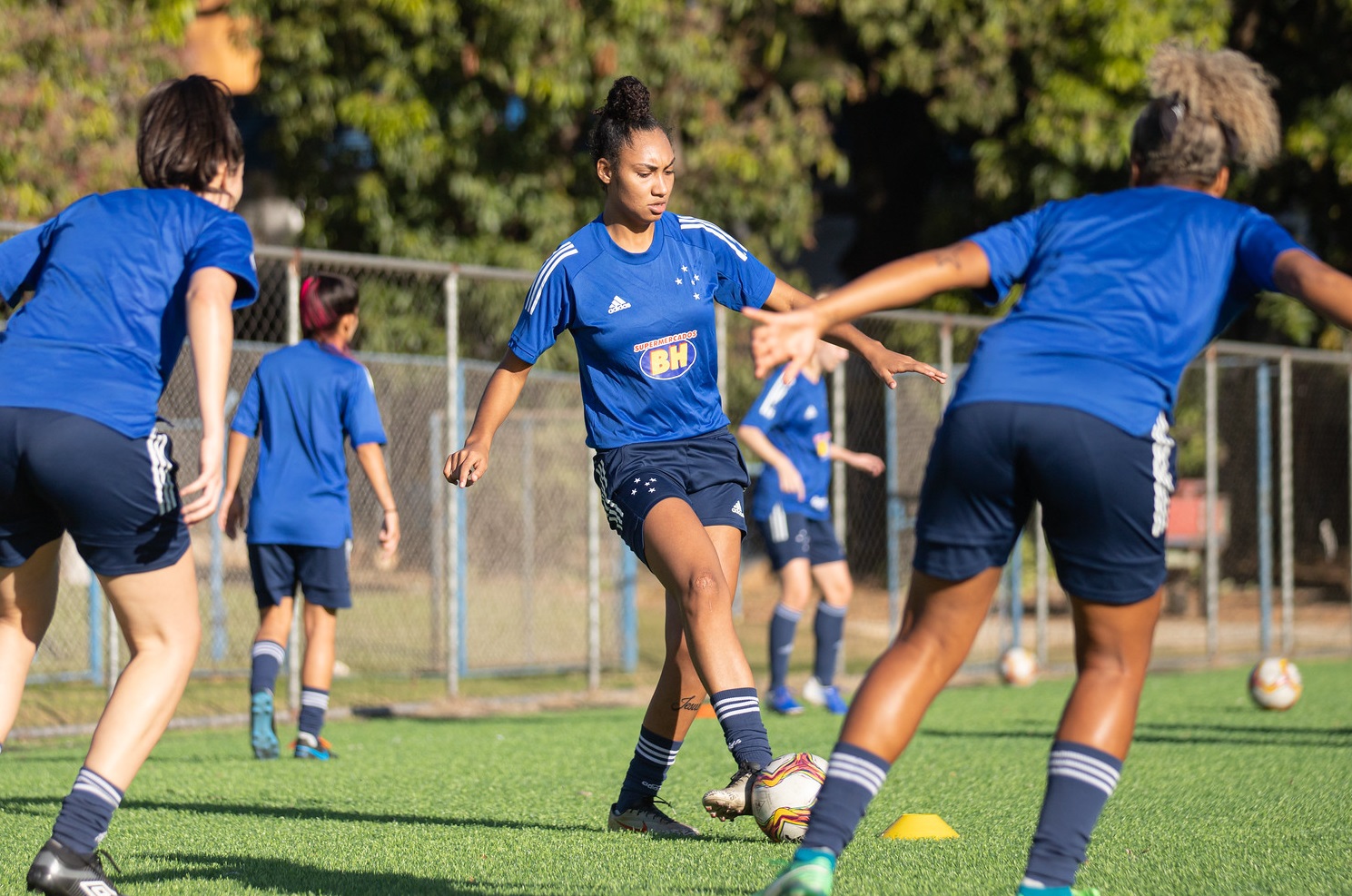 Com a força de Mayara, time feminino do Cruzeiro retoma os treinos com foco na preparação para o Campeonato Mineiro
