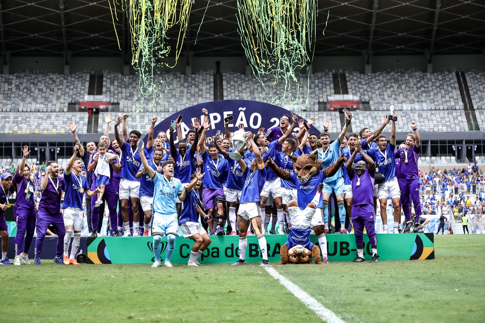 Equipe Sub-20 do Cruzeiro encerra temporada com título do estadual e conquista inédita da Copa do Brasil