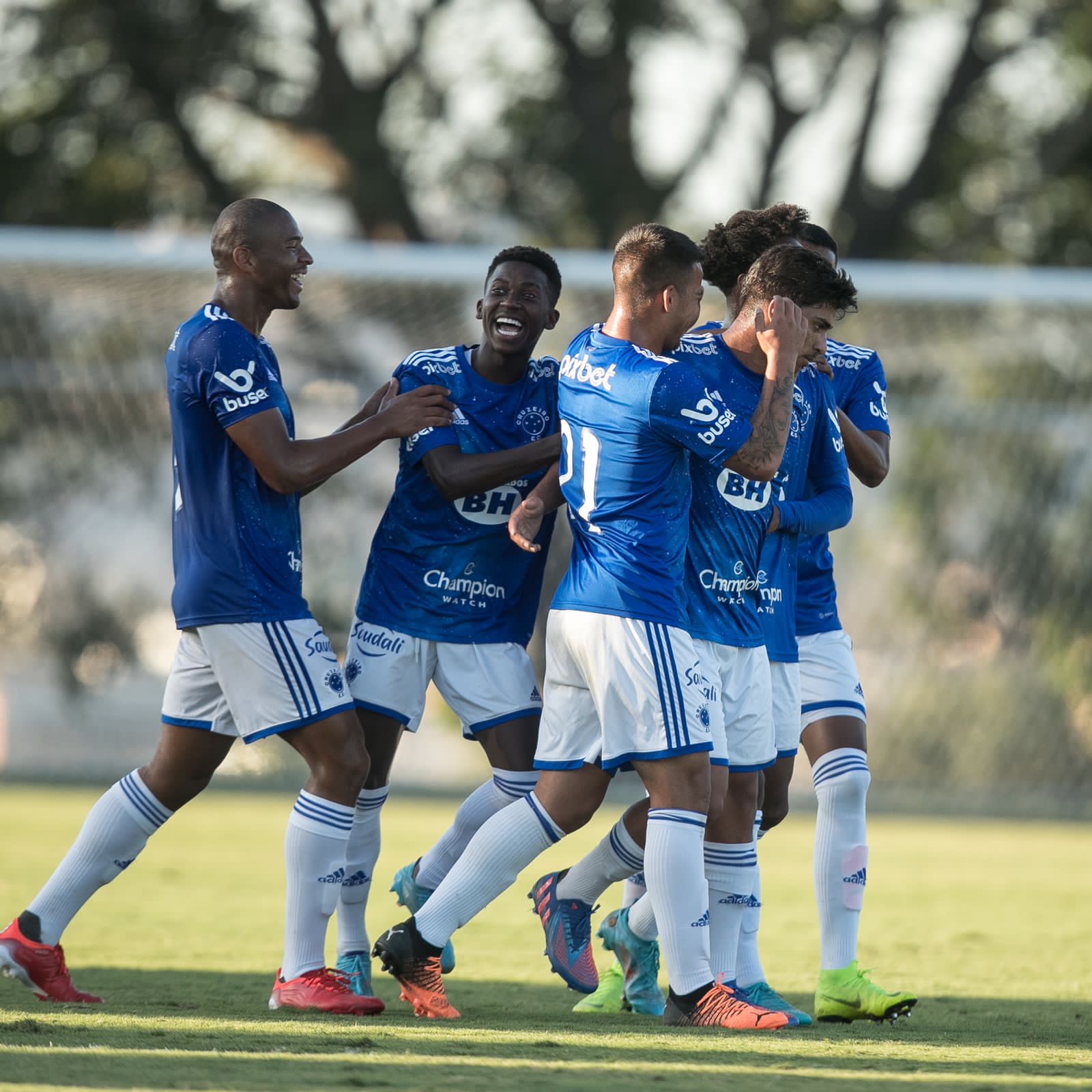 Cruzeiro realiza a primeira partida oficial na história da Toca da Raposa 2